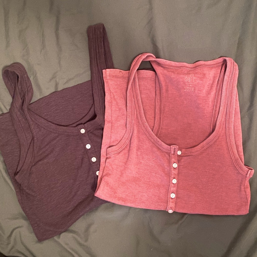 Bundle of Aerie real soft tanks